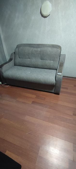 Продам два разных дивана
