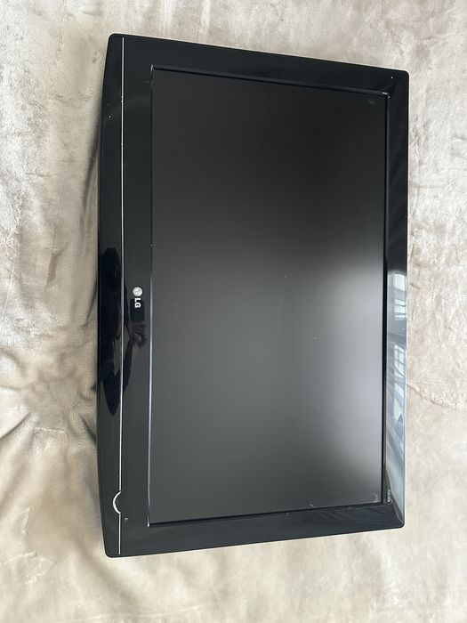 Телевизор LG.