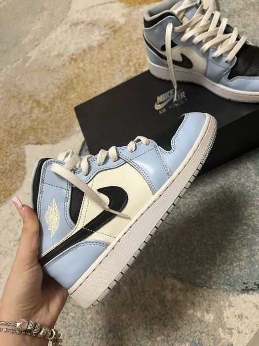 adidasi jordan 1 mie ice blue