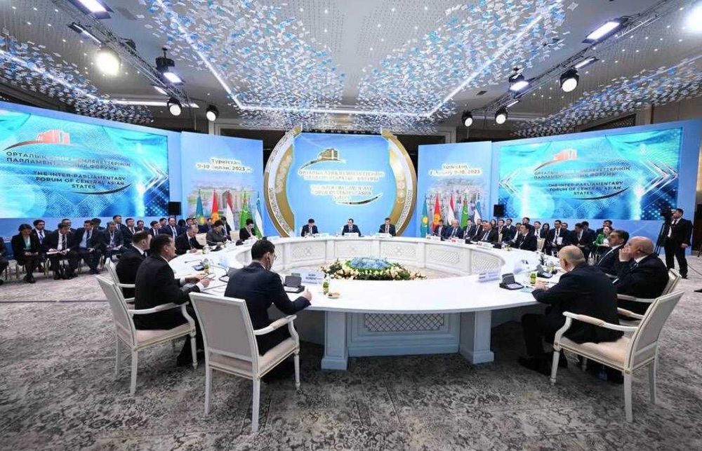 Премиальный стол-трансформер до 90 человек