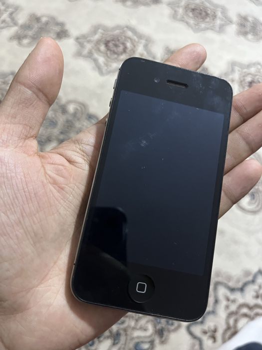 IPhone 4s ИДЕАЛ все родное вместе с зарядником