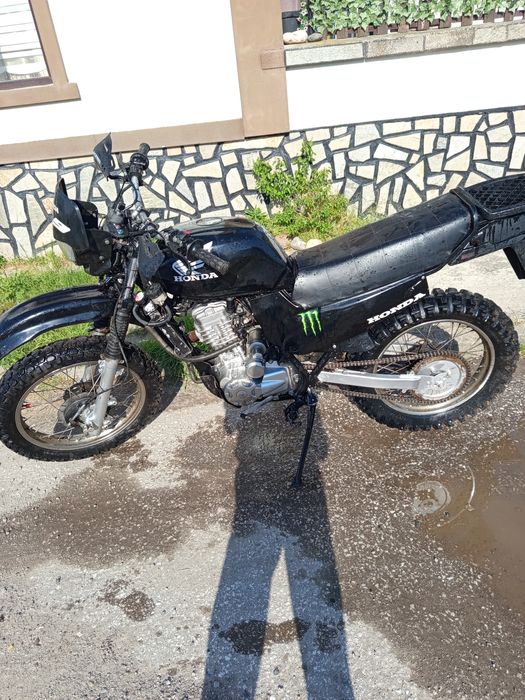 Продавам кросов мотор с двигател на атв honda 200cc.