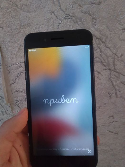 Продам айфон 7+.