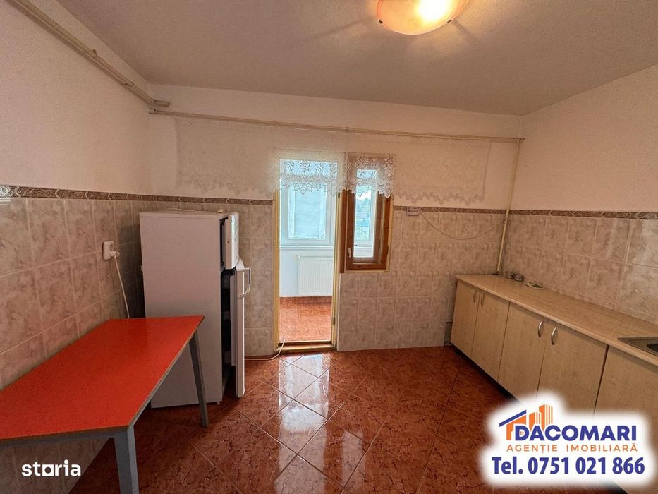 Apartament spațios 3 camere, 72 mp total, Casa Roșie.