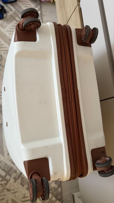 Чемодан большой