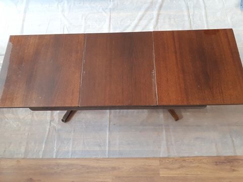 Ниска холна маса и столове