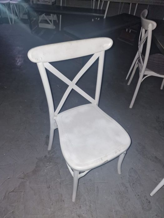 Продаётся стол и стулья