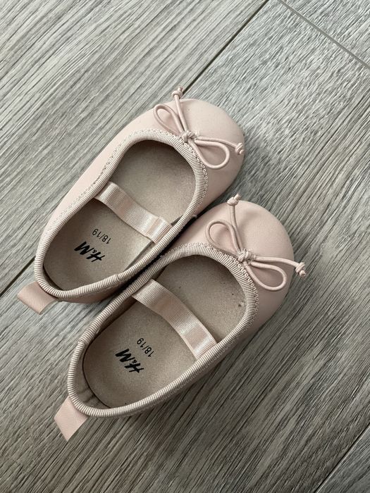 Елегантни розови пантофи H&M