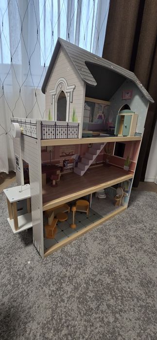 Casuta de papusi cu mobilier din lemn