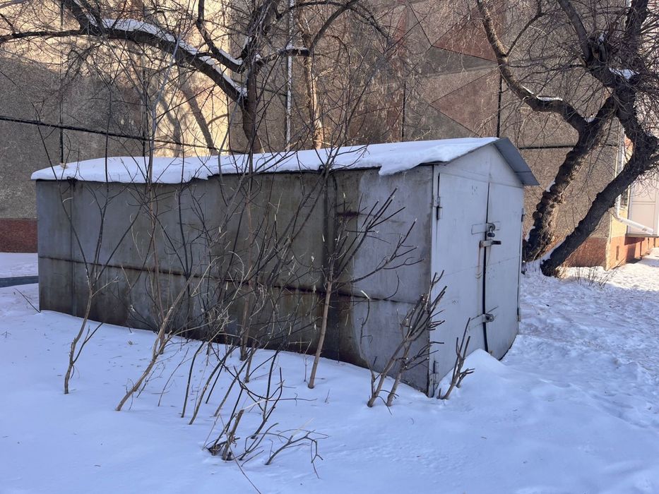 Металлический гараж.