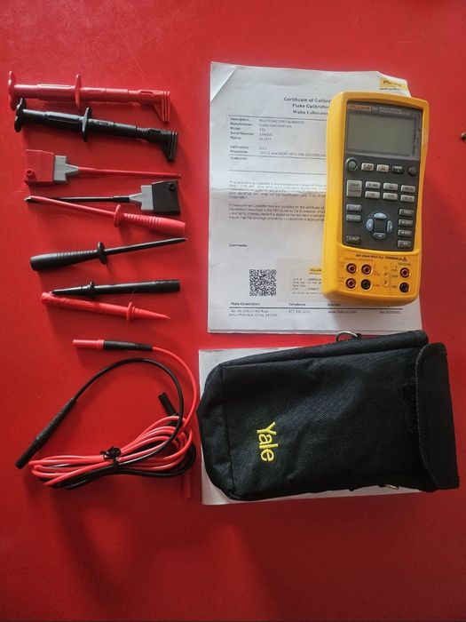 Calibrator multifuncțional Fluke 725
