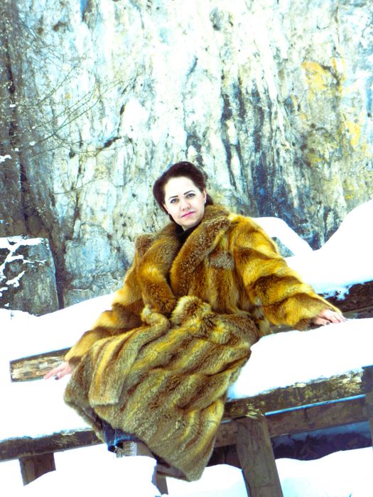 ELEGANTA SLAVA! Opulenta haina din blana de vulpe roscata degrade .