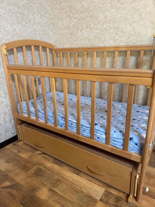 Отдам детскую кроватку.Самовывоз