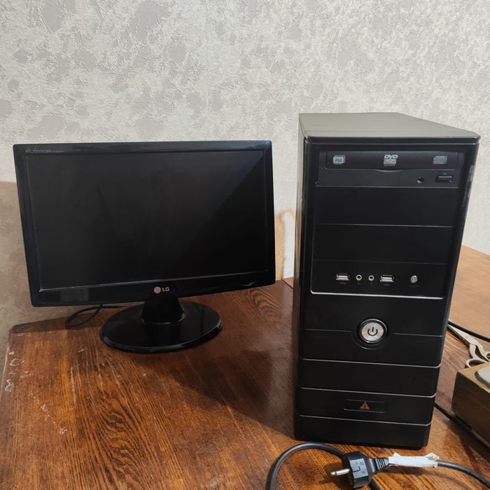 Продается Стационарный компьютер 2000ых годов.