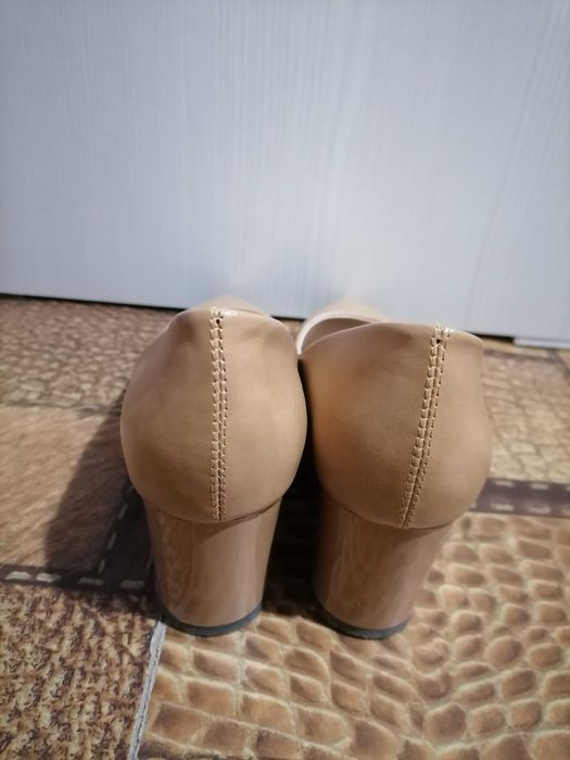Туфли бежевые 36 размер