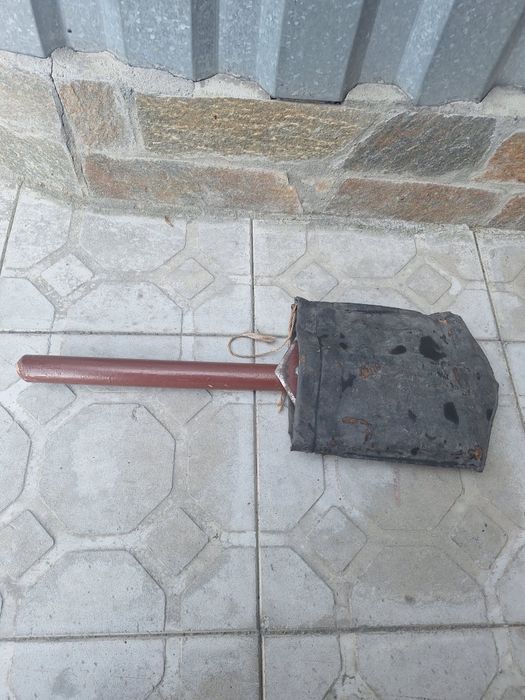 лопата саперная .