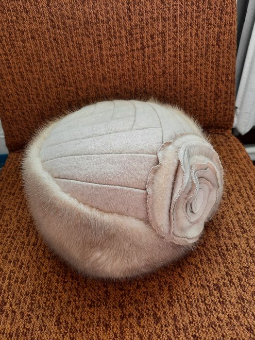 Шапка норковая продам.