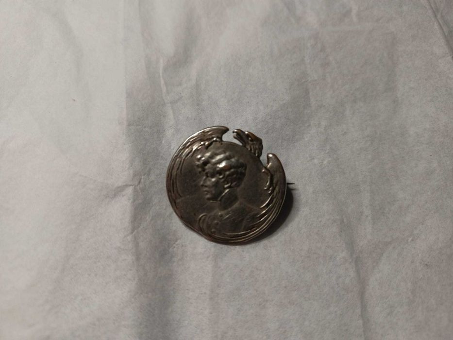 Lot vintage de 7 insigne si medalii diferite