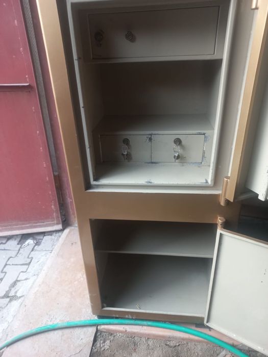 Продам сейф б/у