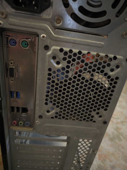 Intel i5 6500 8GB DDR4 2133mhz 400W + опции за SSD и РАМ