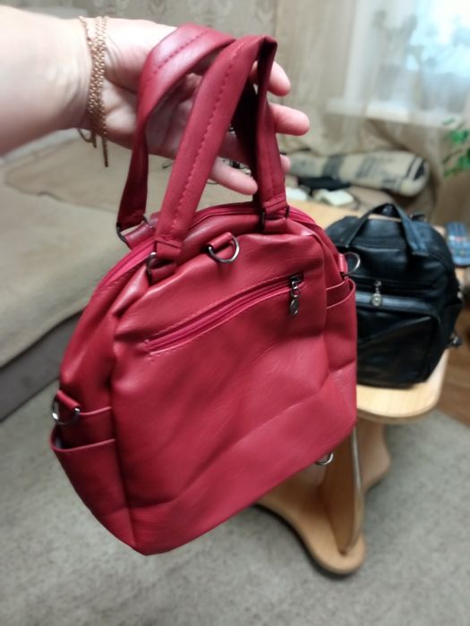 Продам новые кожаные сумки.