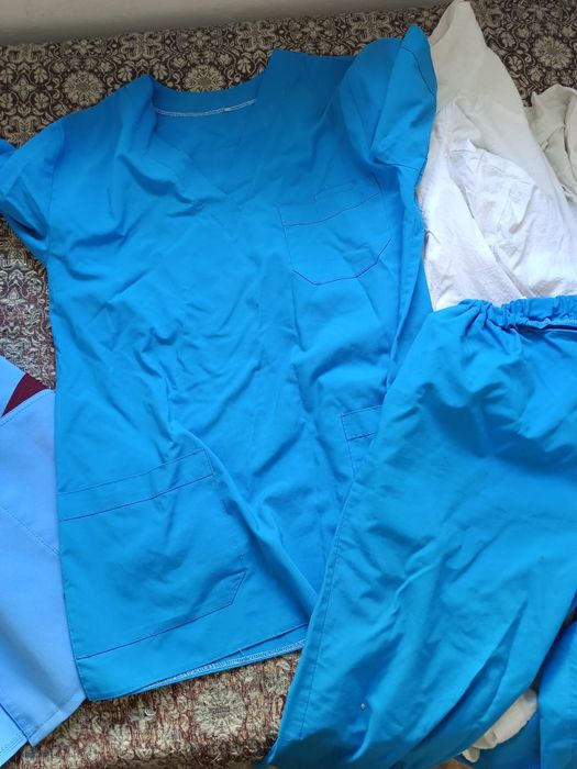 Продам медицинские халаты