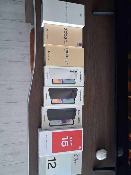 Vand cutii de telefon