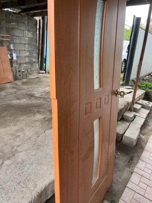 Продаем двери б/у, 2 штук