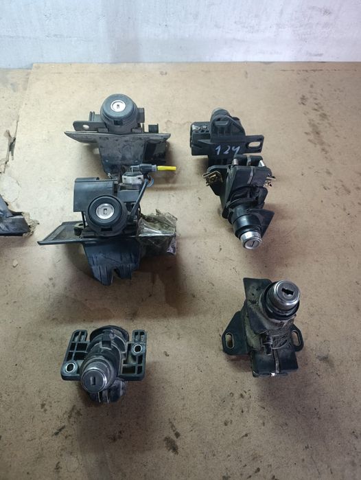 Замок зажигания. Переключатель света катушка. Реле бензонасоса Мерседе