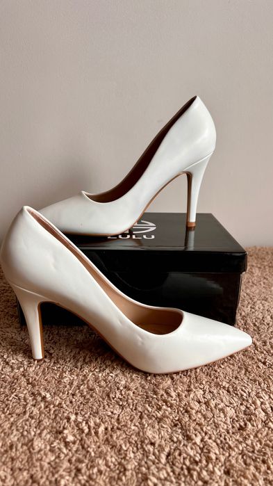 Елегантни бели обувки, 39 размер, като нови