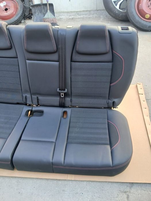 Banchetă spate Peugeot 2008 an 2018