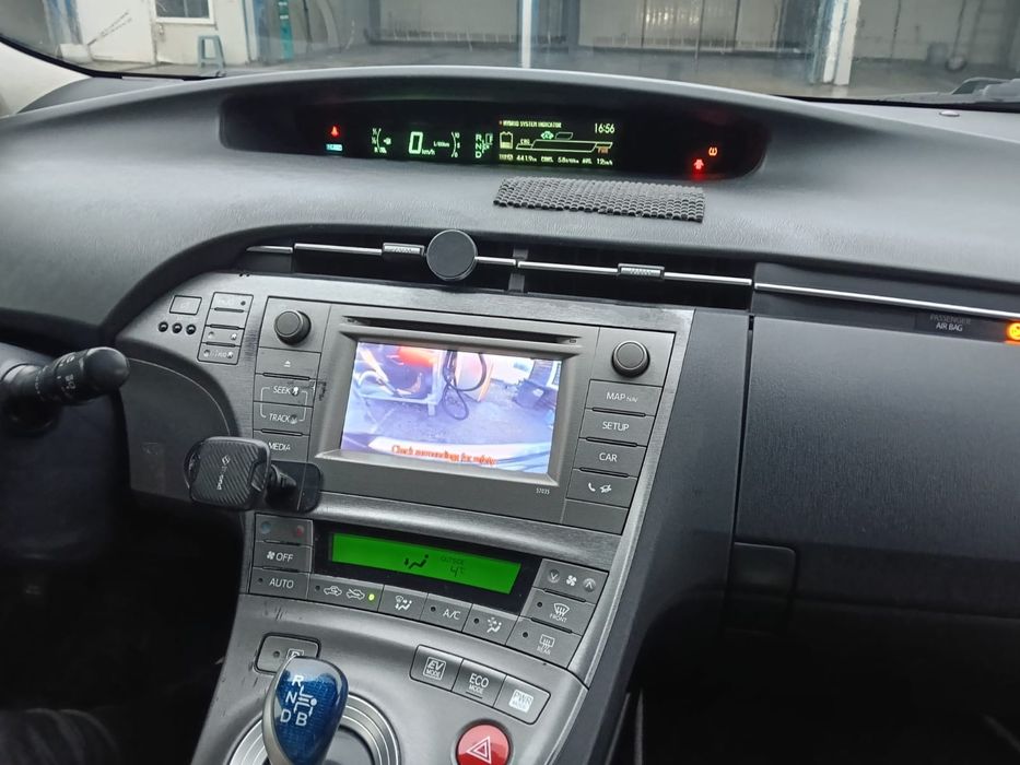 Închiriez Toyota Prius 3 FACE-LIFT, Hibrid, BOLT-UBER