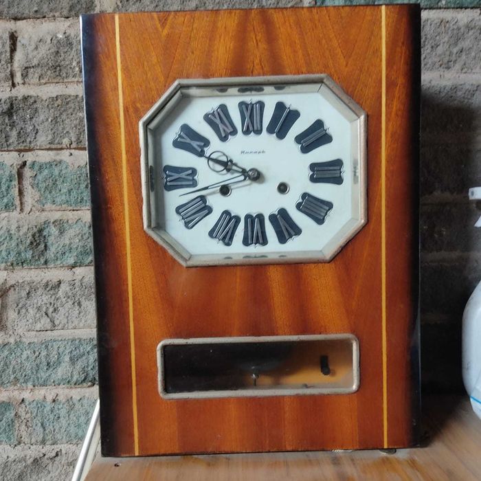 Часы настенные с боем Янтарь