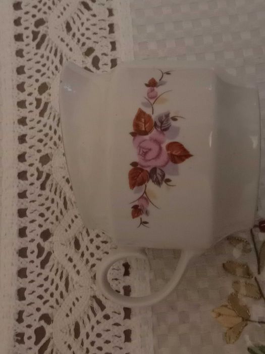 продается  фарфоровая посуда