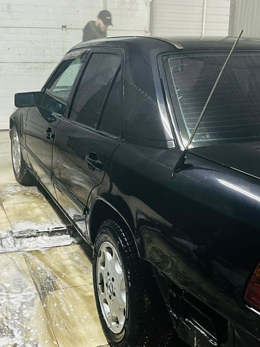 Mercedes-Benz W124