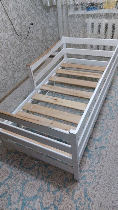 Продам кровать 160/80 +матрас