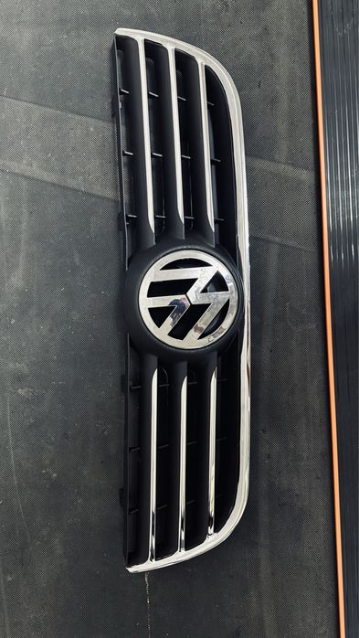 Решётка передняя радиатора на VW Polo 4
