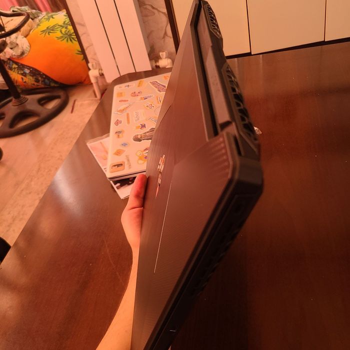 Noutbook Asus sotiladi