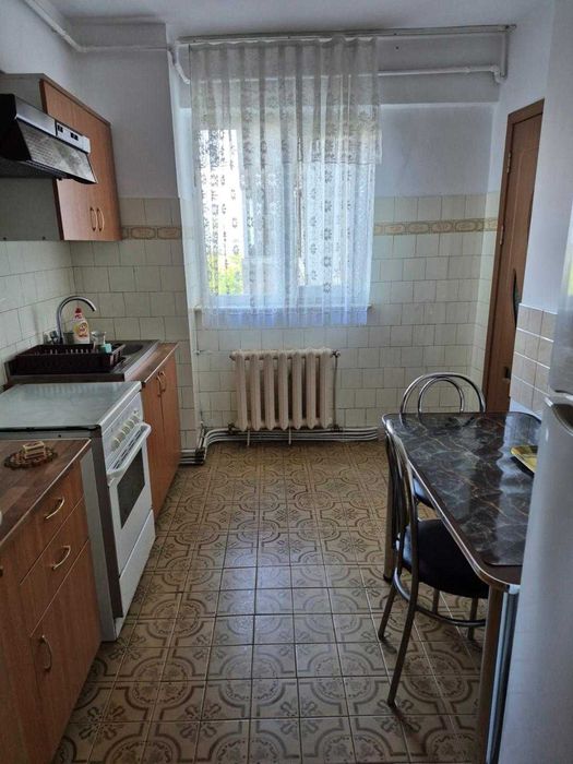 Apartament 4 camere de vanzare, Pitești AG