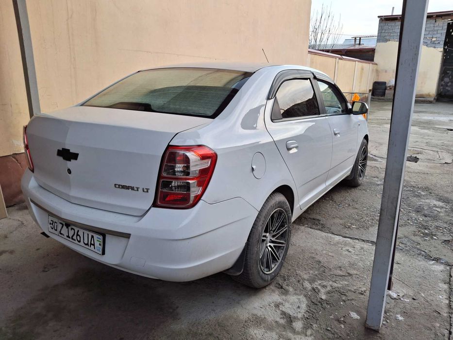 Cobalt moshinasi sotiladi