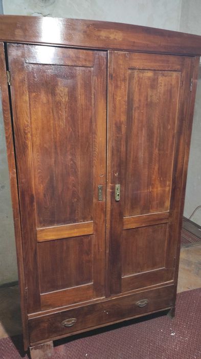 Стар гардероб - за реставриране
