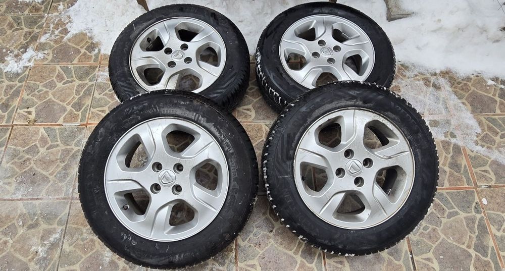 Jante aliaj Logan Anvelope iarna 185 65 r15 roti dacia sandero