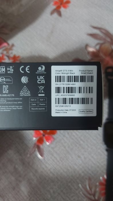 Продам. Смарт-часы Amazfit GTS 4 Mini