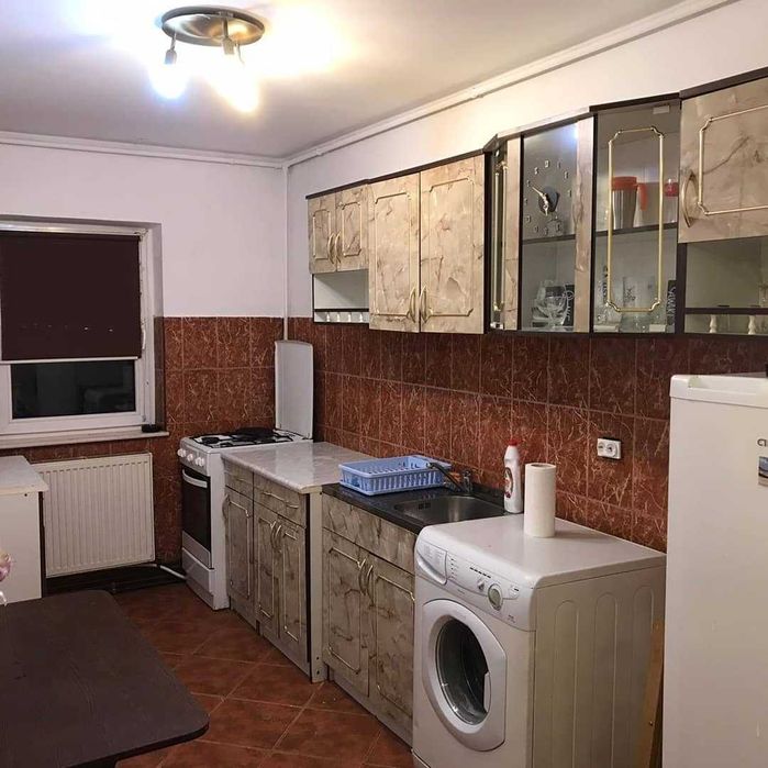 catam coleg/colega pentru 1 camera in ap 3 camere, strada posada 1