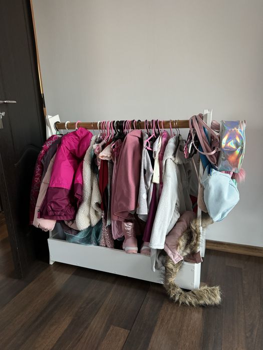 Suport umerase haine tip Montessori