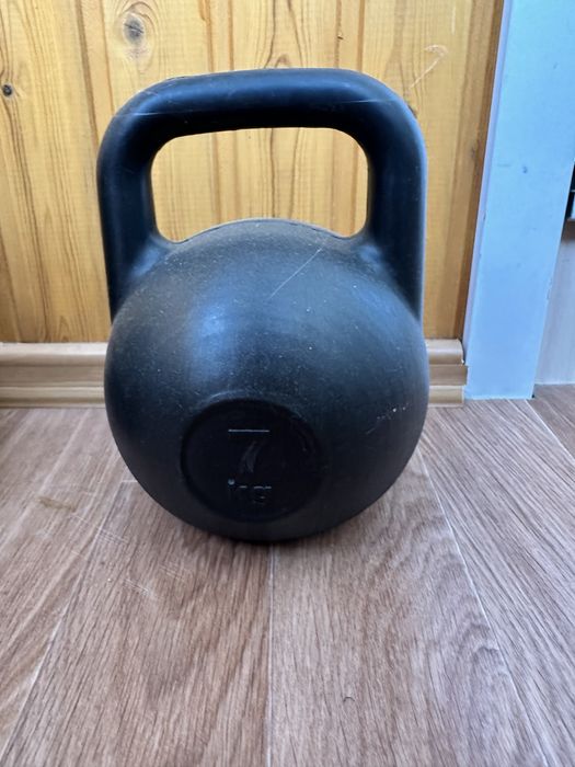 Продам Гирю 7кг из плачтика