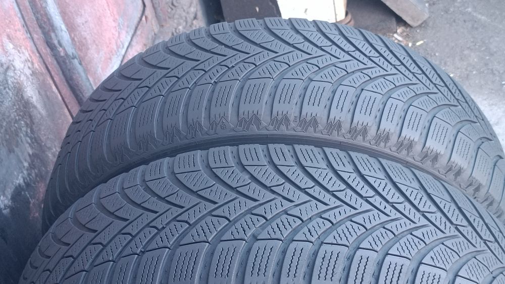 215/65/16 Semperit Дот 4023