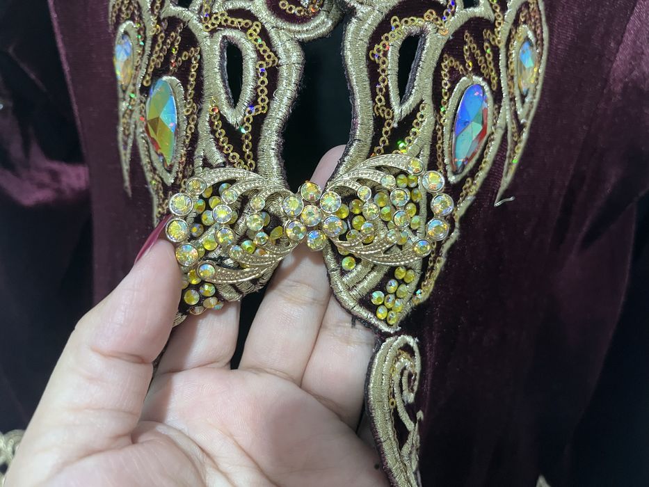 Камзол сатылады.