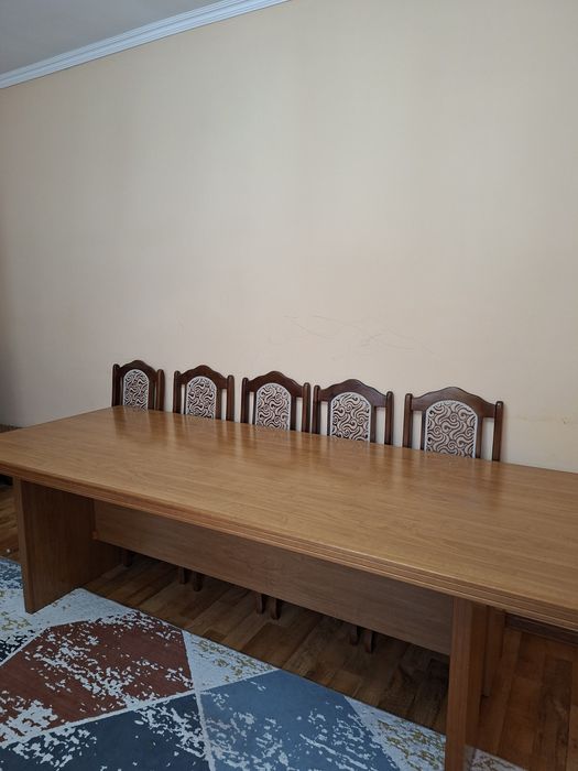 Стол со стульями