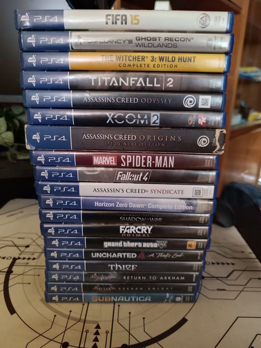 „PS4 1TB + 19 jocuri + controller – stare bună